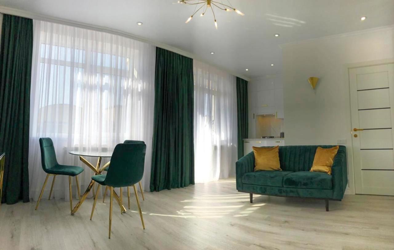 Luxury Emerald Apartments แอร์พิน ภายนอก รูปภาพ