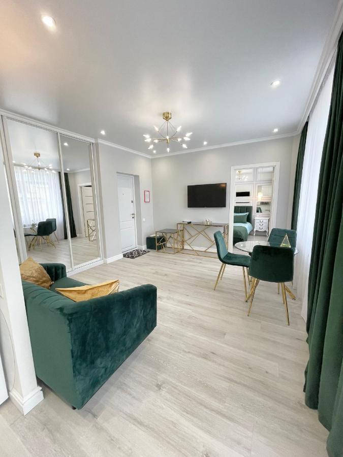 Luxury Emerald Apartments แอร์พิน ภายนอก รูปภาพ