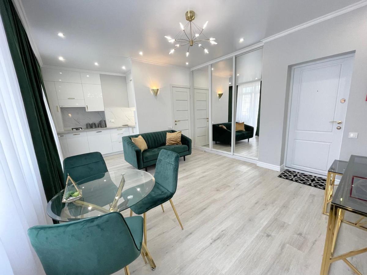 Luxury Emerald Apartments แอร์พิน ภายนอก รูปภาพ